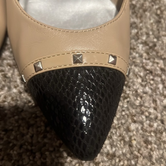 White House Black Market Beige and Black Women's Flats - Picture 5 of 5